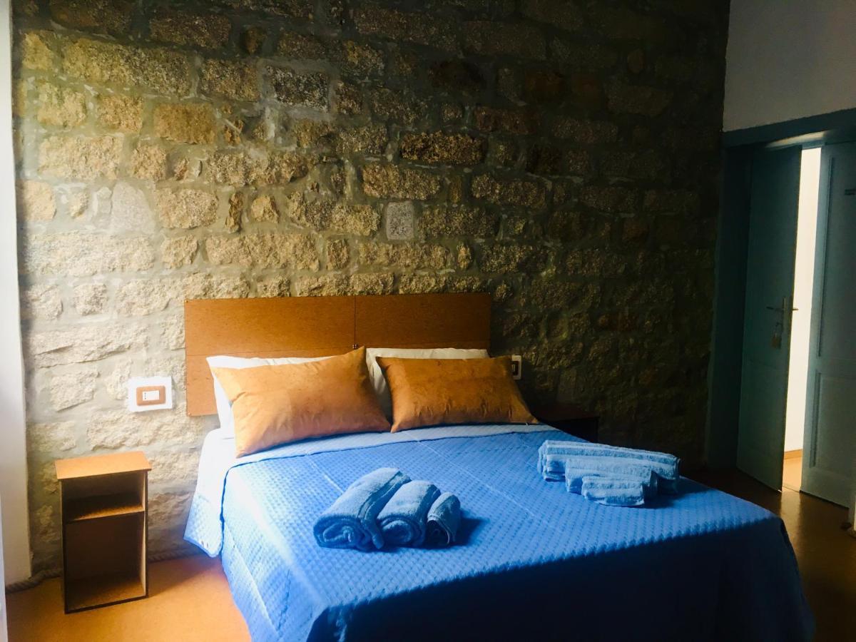La Vecchia Posta B&B Calangianus Bagian luar foto