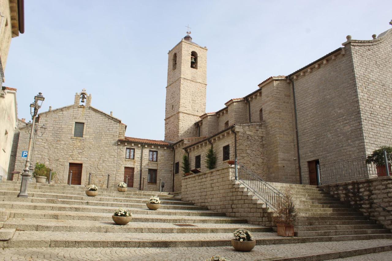 La Vecchia Posta B&B Calangianus Bagian luar foto